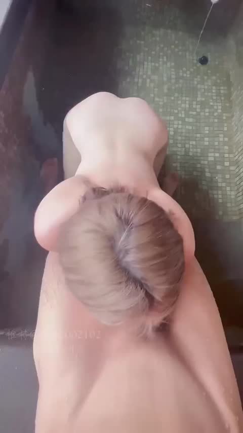 浴室里的她，比平时更危险