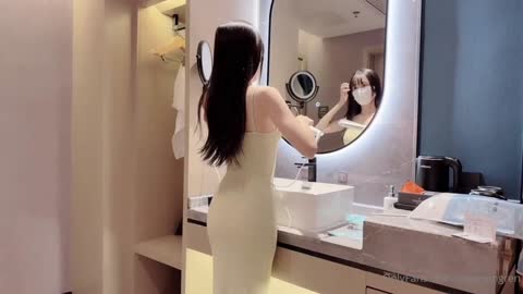 陪女友出差 酒店房间里饥渴互动看的人浑身发热