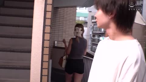 “要不要一起看AV？” 邻居爆乳姐姐与我边看边做，开苞多次榨精 椿莉香 MILK-243