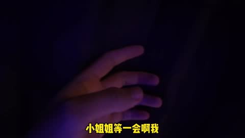 中出白丝萝莉 新来的房东趁我老公不在把我操了一顿 她柔软的肌肤在我指尖颤抖
