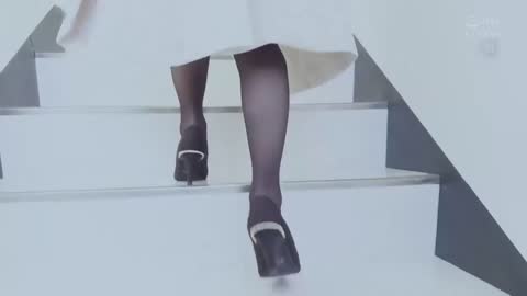 人妻秘书社长室中出，汗水与接吻欲望全开 武藤绫香 JUQ-808