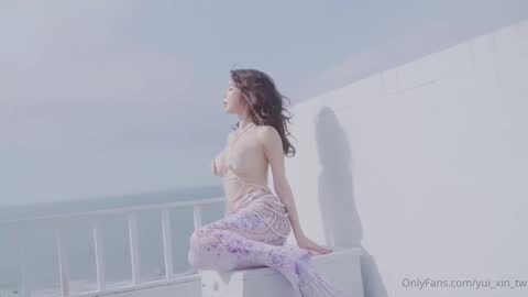 完美爆乳美人鱼 和科学勃士在有钢琴的花丛中啪啪 辛尤里