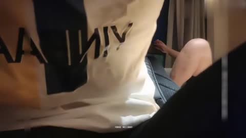 激战洋装少妇 顶到惊声喊叫 少妇的喘息声渐渐变得急促，她那双迷蒙的眼睛里满是渴望。