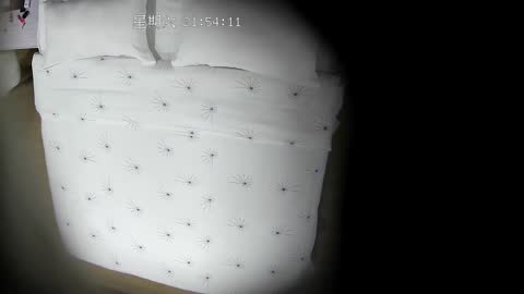 酒店偷拍安防精品_JK开裆黑丝袜白虎妹被男友大力操