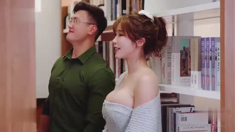 和帅哥学长在图书馆互舔性器官激情啪啪把精液抹在自己的大胸上
