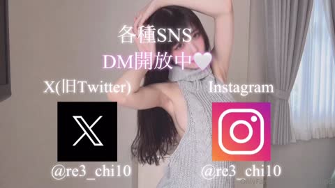 用窥阴器玩弄美丽女人的阴部