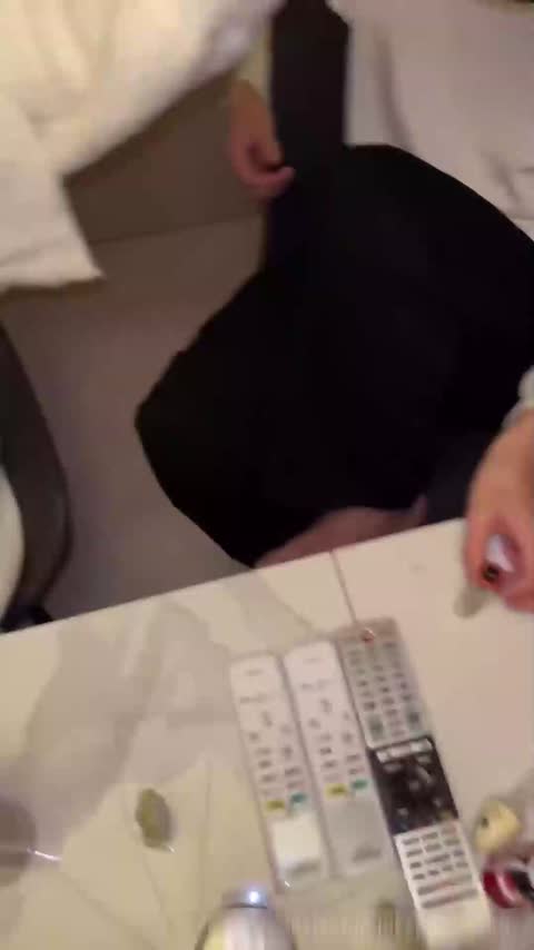 中出蹂躏我俱乐部的巨乳后辈，多根屌对一个骚穴！大量多P现场