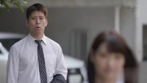 和高傲的女OL上司出差同住一屋忍不住上了她 加藤沙季 JUL-011